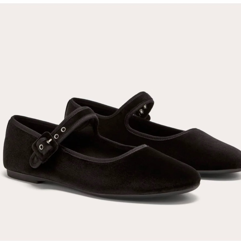 NEW Everlane Black Velvet The Day Buckle Mary Jane in Size 6